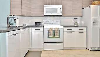 Hamilton 206 2 Br condo by RedAwning