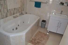 Ebuhleni Guest Lodge