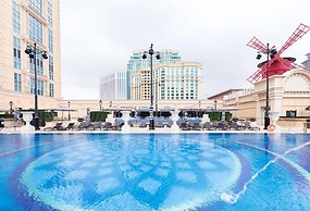 The Parisian Macao