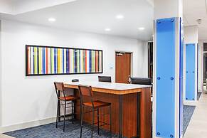 Holiday Inn Express & Suites Coffeyville by IHG