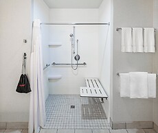 Holiday Inn Express & Suites Coffeyville by IHG