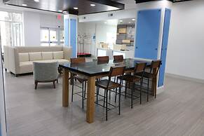 Holiday Inn Express & Suites Coffeyville by IHG