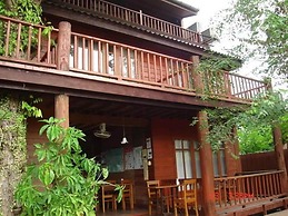 Riverhouse Hotel - The Teak House