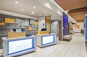 Holiday Inn Express & Suites Carrollton West by IHG