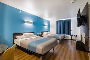 Motel 6 Poplar Bluff, MO