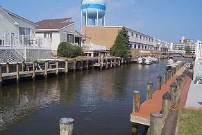 Montego Bay - Peachtree Road 122 3 Bedroom Home by RedAwning