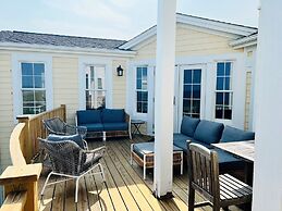 Inn Between 6 Bedroom Home by RedAwning