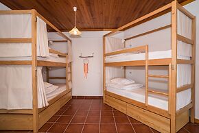 Ericeira Villa Surf Camp Hostel