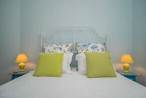 Ericeira Villa Surf Camp Hostel