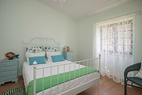 Ericeira Villa Surf Camp Hostel