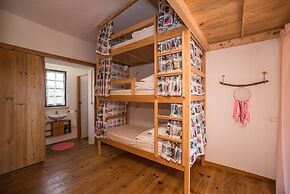 Ericeira Villa Surf Camp Hostel