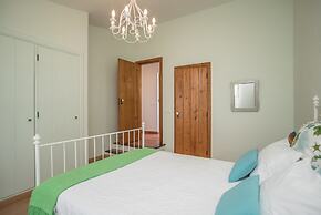 Ericeira Villa Surf Camp Hostel