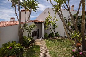 Ericeira Villa Surf Camp Hostel