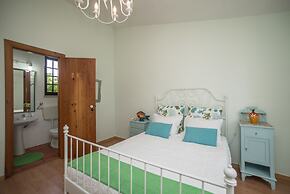 Ericeira Villa Surf Camp Hostel