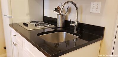 The Nomad Suites & Apartments