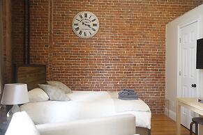 The Nomad Suites & Apartments