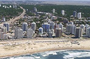 Arenas del Mar Apartments