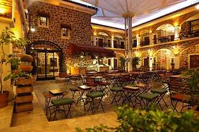L'Agora Old Town Hotel & Bazaar