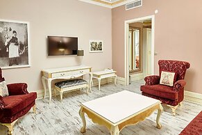 L'Agora Old Town Hotel & Bazaar