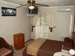 Flintstones Guest House Fourways