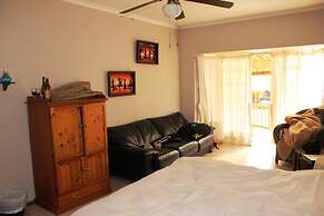 Flintstones Guest House Fourways