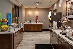Hampton Inn & Suites Wichita/Airport