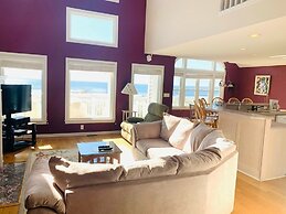 License To Chill 4 Bedroom Home by RedAwning