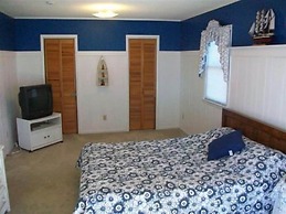 Pirate's Den 3 Bedroom Home by RedAwning