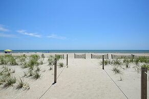 Summer Sandcastle 5 Bedroom Home by RedAwning