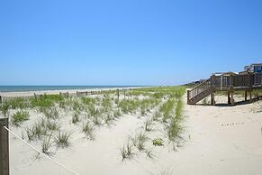 Summer Sandcastle 5 Bedroom Home by RedAwning