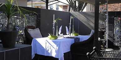 44 On Ennis Guest Lodge and Restaurant