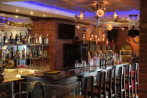 Victoria Cliff Hotel & Resort