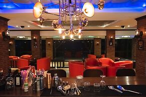 Victoria Cliff Hotel & Resort