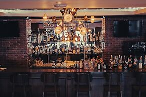 Victoria Cliff Hotel & Resort