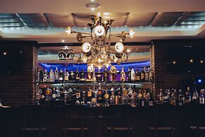 Victoria Cliff Hotel & Resort