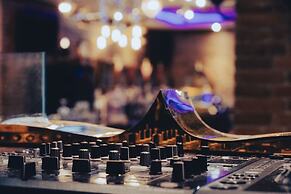 Victoria Cliff Hotel & Resort