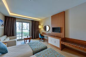 Ramada Hotel & Suites by Wyndham Kusadasi