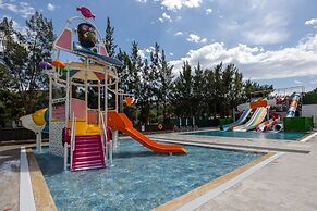 Ramada Hotel & Suites by Wyndham Kusadasi
