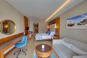 Ramada Hotel & Suites by Wyndham Kusadasi