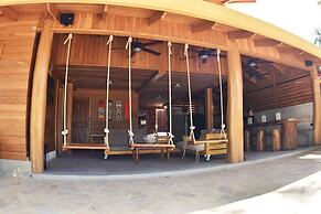 Casa Aura Beachfront Premium Hostel