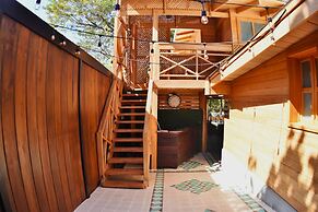 Casa Aura Beachfront Premium Hostel