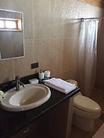 Casa Aura Beachfront Premium Hostel