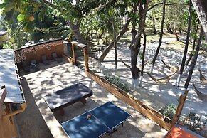 Casa Aura Beachfront Premium Hostel