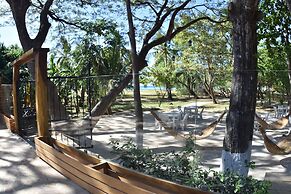 Casa Aura Beachfront Premium Hostel