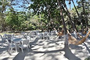 Casa Aura Beachfront Premium Hostel