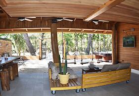 Casa Aura Beachfront Premium Hostel