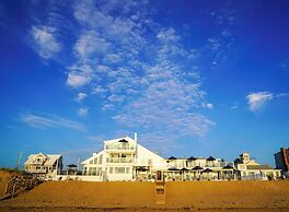 Blue - Inn on The Beach