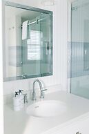 Blue - Inn on The Beach