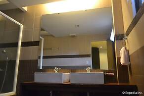 Twin Pines Suites