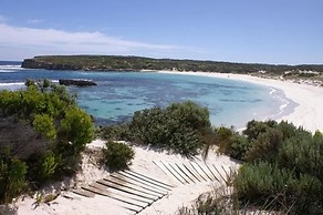 Hanson Bay Wildlife Sanctuary and Cabins